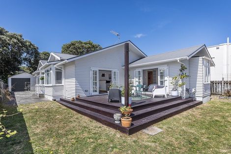 Photo of property in 224 The Parade, Island Bay, Wellington, 6023