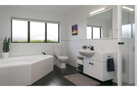 Photo of property in 77 Harvey Street, Waipahihi, Taupo, 3330