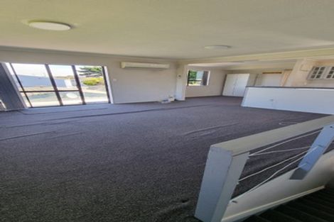 Photo of property in 29f2 Cheltenham Terrace, Newlands, Wellington, 6037