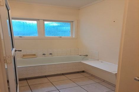 Photo of property in 280 Great South Road, Papakura, 2110