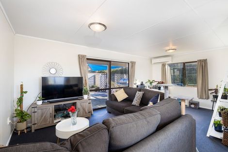 Photo of property in 32 Poplar Grove, Whalers Gate, New Plymouth, 4310