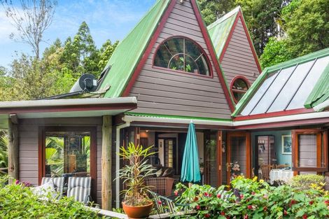 Photo of property in 27a Tane Road, Laingholm, Auckland, 0604