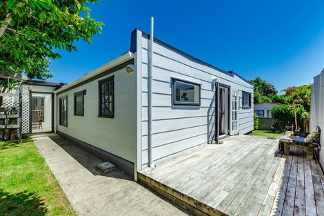 Photo of property in 15 Rua Road, Paraparaumu Beach, Paraparaumu, 5032
