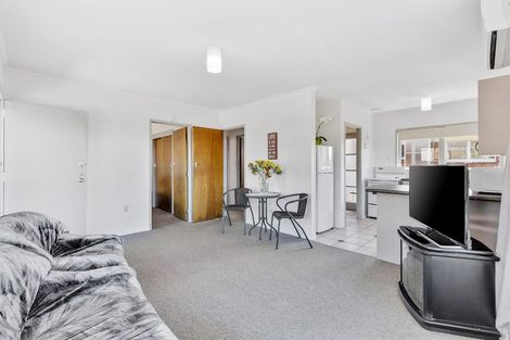 Photo of property in 2/21 Seaview Road, Glenfield, Auckland, 0629