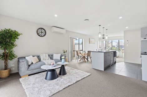 Photo of property in 19 Kotuku Crescent, Takanini, 2112