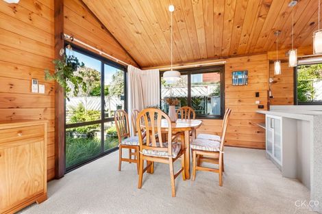 Photo of property in 5 Seymour Grove, Kingsley Heights, Upper Hutt, 5018