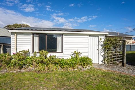 Photo of property in 13 Waimea Road, Waikanae Beach, Waikanae, 5036