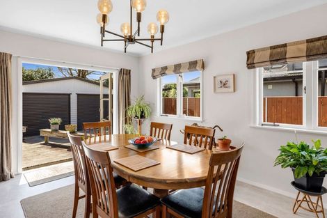 Photo of property in 33 Winston Avenue, Hokowhitu, Palmerston North, 4410