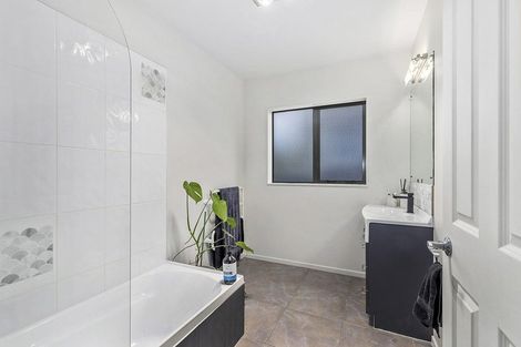 Photo of property in 2 Endeavour Drive, Whitby, Porirua, 5024