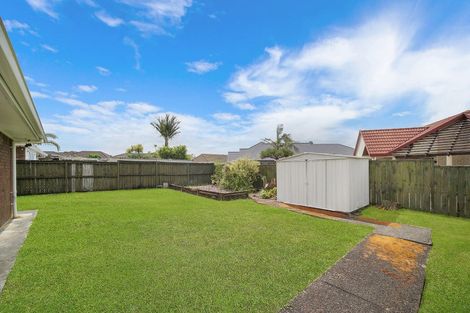 Photo of property in 11 Suncrest Drive, West Harbour, Auckland, 0618