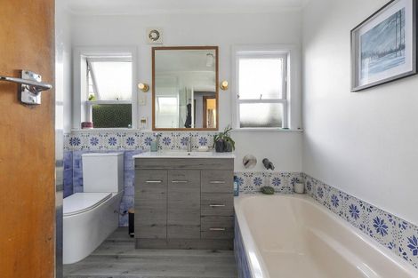 Photo of property in 54 Edinburgh Terrace, Berhampore, Wellington, 6023