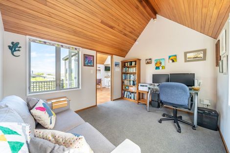 Photo of property in 1 Roys Road, Plimmerton, Porirua, 5026