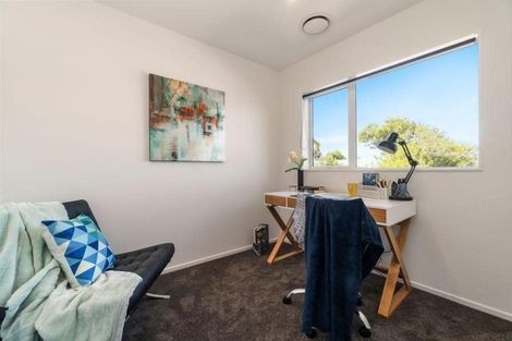 Photo of property in 31a Dawnhaven Drive, Te Atatu Peninsula, Auckland, 0610