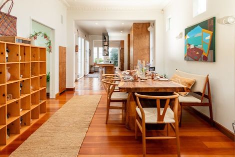 Photo of property in 69 Marine Parade, Seatoun, Wellington, 6022