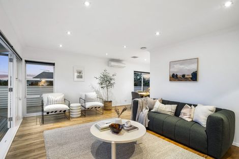 Photo of property in 11 Woodside Avenue, Northcote, Auckland, 0627