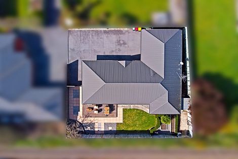 Photo of property in 7 Thicket Close, Redwood, Christchurch, 8051