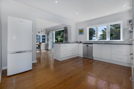 Photo of property in 68a Mana Esplanade, Paremata, Porirua, 5026