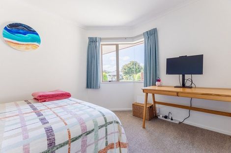 Photo of property in 8 Leanne Way, Waikanae Beach, Waikanae, 5036