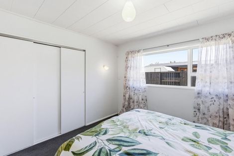 Photo of property in 2 Cypress Grove, Paraparaumu, 5032