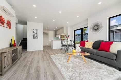 Photo of property in 13a Renata Crescent, Te Atatu Peninsula, Auckland, 0610
