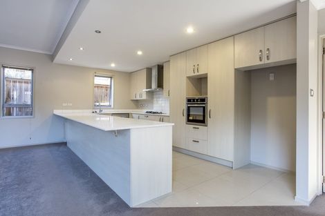 Photo of property in 12 Horizon View Road, Oteha, Auckland, 0632