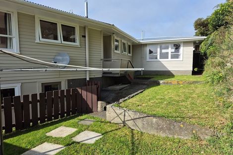 Photo of property in 92 Beazley Avenue, Paparangi, Wellington, 6037