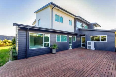 Photo of property in 26 Kilkelly Close, Tawa, Wellington, 5028