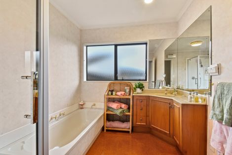 Photo of property in 8 Brynbela Court, Papakura, 2110
