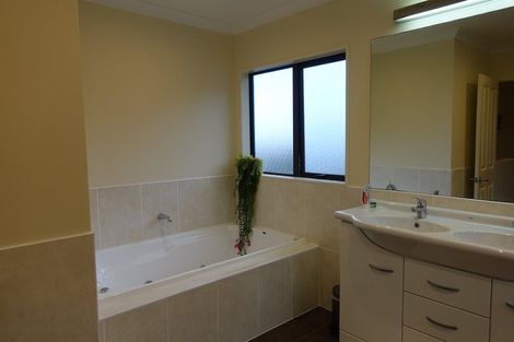 Photo of property in 64 Amesbury Drive, Churton Park, Wellington, 6037