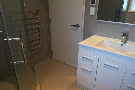 Photo of property in 73 Tamahere Drive, Glenfield, Auckland, 0629