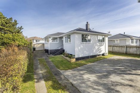 Photo of property in 35 Beauzami Crescent, Ascot Park, Porirua, 5024