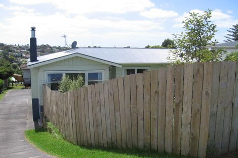 Photo of property in 2/351 Wairau Road, Totara Vale, Auckland, 0629