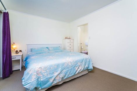 Photo of property in 33 Glen Vista Place, Bayview, Auckland, 0629