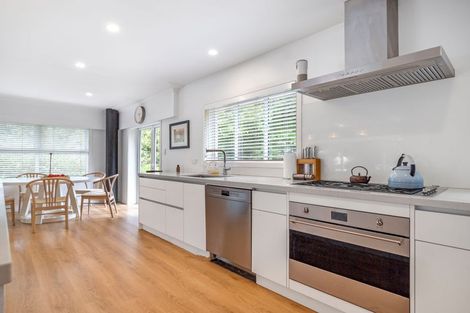 Photo of property in 13 Hartles Place, Mellons Bay, Auckland, 2014