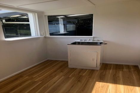 Photo of property in 15 Paritutu Road, Spotswood, New Plymouth, 4310