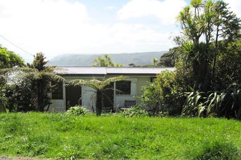 Photo of property in 17 Log Race Road, Piha, New Lynn, 0772