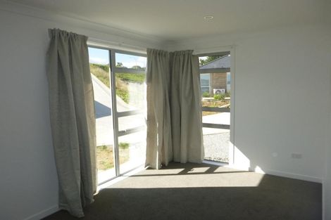 Photo of property in 90 Sunstone Crescent, Timberlea, Upper Hutt, 5018