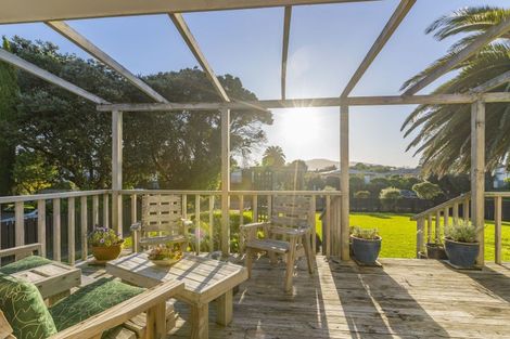 Photo of property in 15 Teoti Street, Paraparaumu Beach, Paraparaumu, 5032