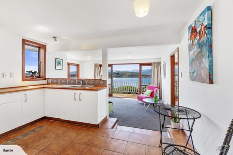 Photo of property in 49 Hungerford Road, Lyall Bay, Wellington, 6022