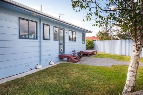 Photo of property in 28 Peppertree Glade, Kelvin Grove, Palmerston North, 4414