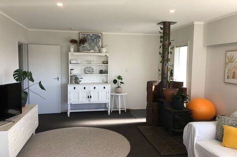 Photo of property in 2 Anne Road, Hillcrest, Auckland, 0627