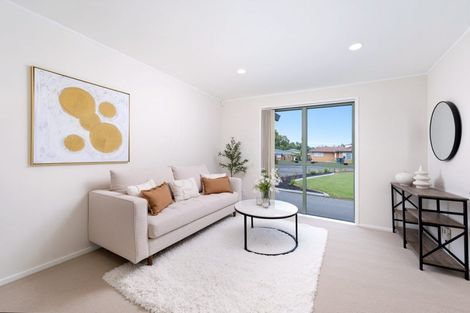 Photo of property in 28 Heversham Place, Glendene, Auckland, 0602
