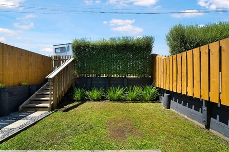 Photo of property in 2e Milich Terrace, Te Atatu South, Auckland, 0610