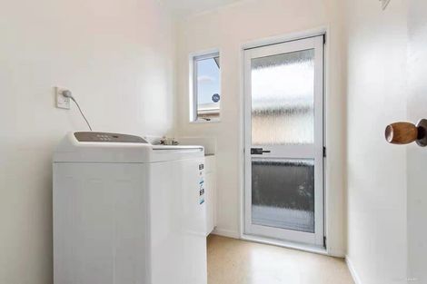 Photo of property in 12 Brookfield Road, Te Atatu Peninsula, Auckland, 0610