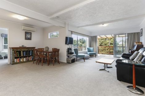Photo of property in 903 West Coast Road, Waiatarua, Auckland, 0604