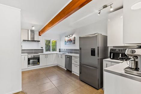 Photo of property in 15a Whangaparaoa Road, Red Beach, 0932