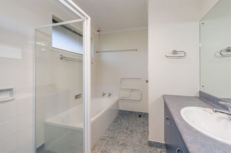 Photo of property in 80 Cabeleigh Drive, Helensville, 0800