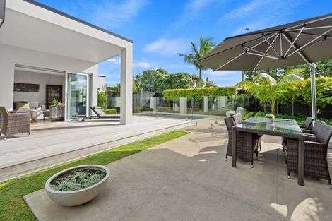 Photo of property in 52 Walton Street, Red Beach, 0932