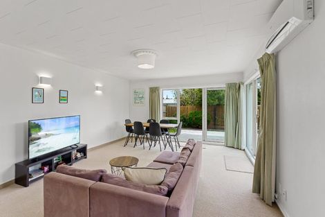 Photo of property in 17 Rewarewa Crescent, Waikanae, 5036