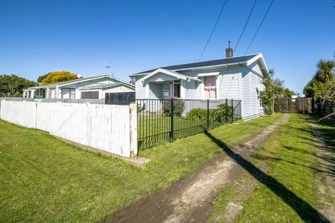 Photo of property in 28 Ngahina Street, Marton, 4710